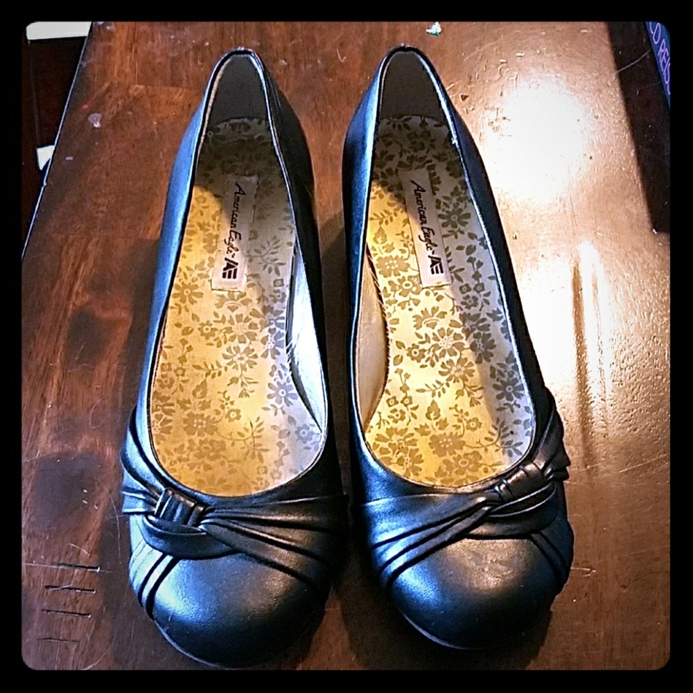 Black slip on dress shoes w/ small heel, size 6.5